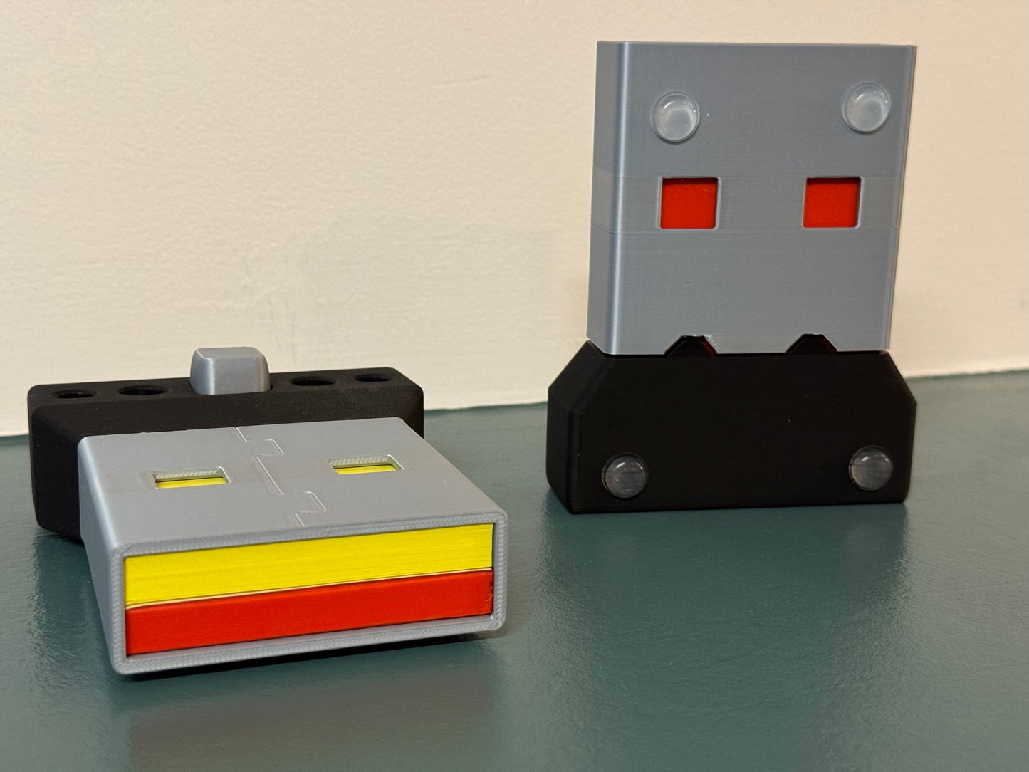USB‑A Sticky Note Holder – Secret Storage, and Desk‑Ready Style!