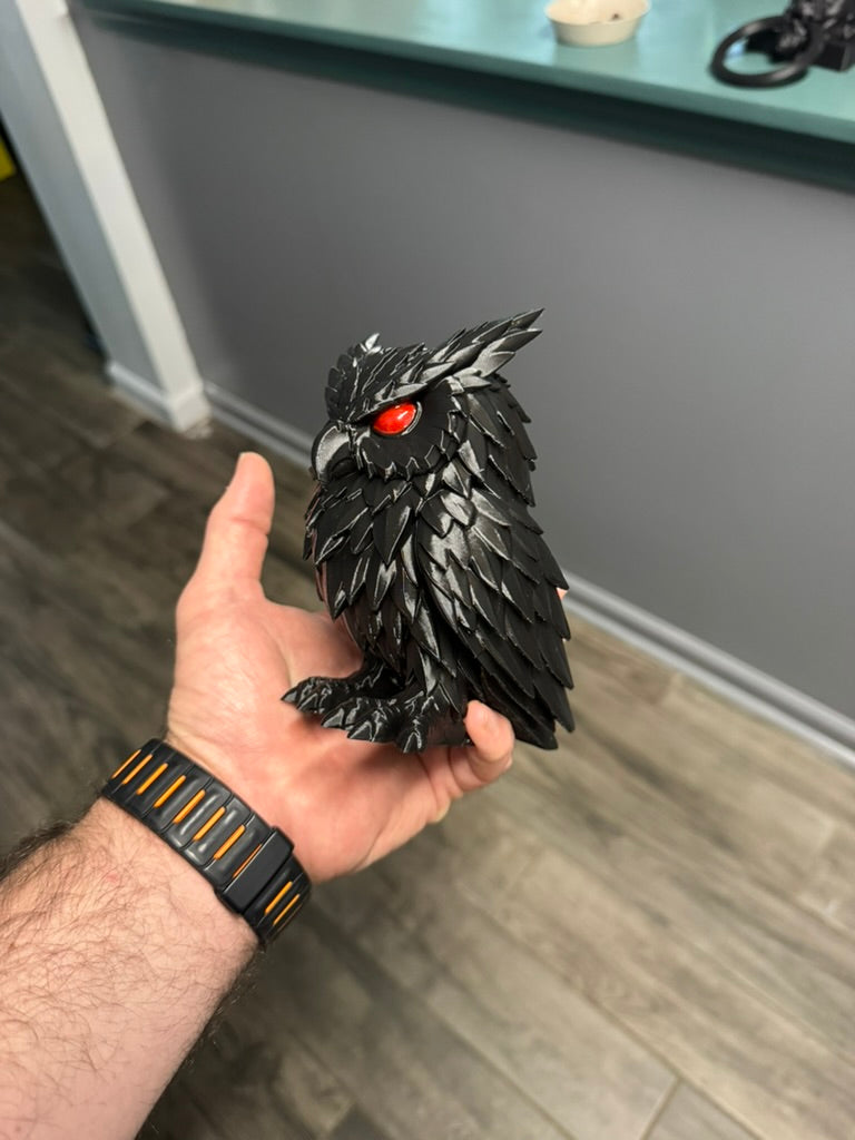 Dark Owl Statue – Gothic 3D‑Printed Decor with Hand‑Painted Red Eyes