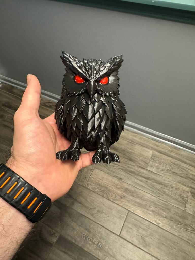 Dark Owl Statue – Gothic 3D‑Printed Decor with Hand‑Painted Red Eyes