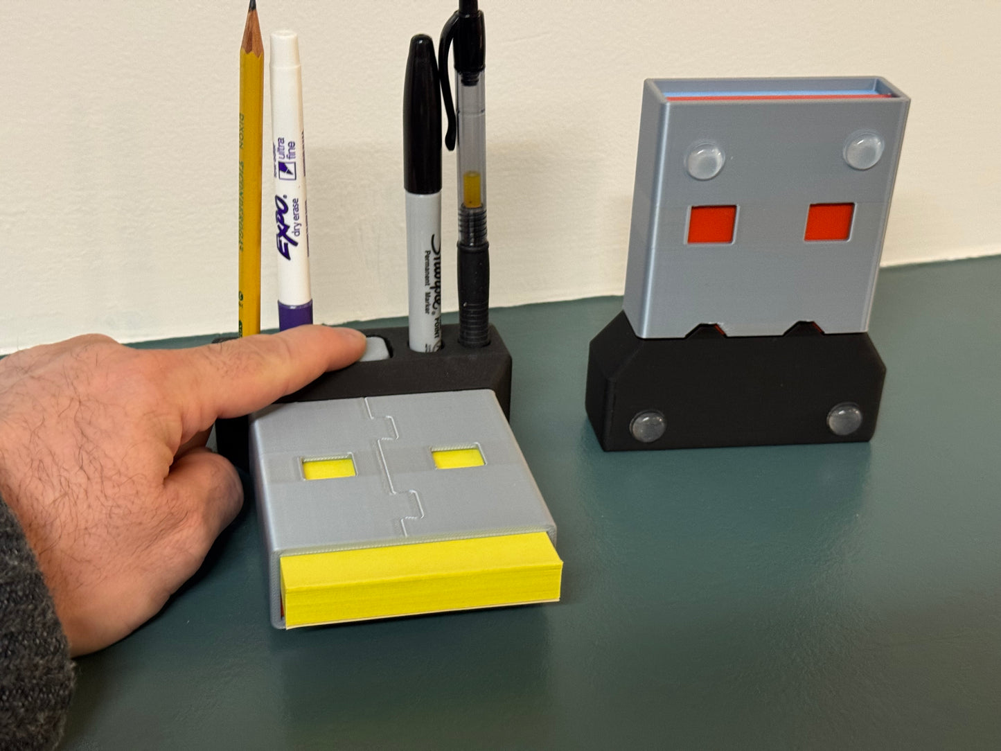 USB‑A Sticky Note Holder – Secret Storage, and Desk‑Ready Style!