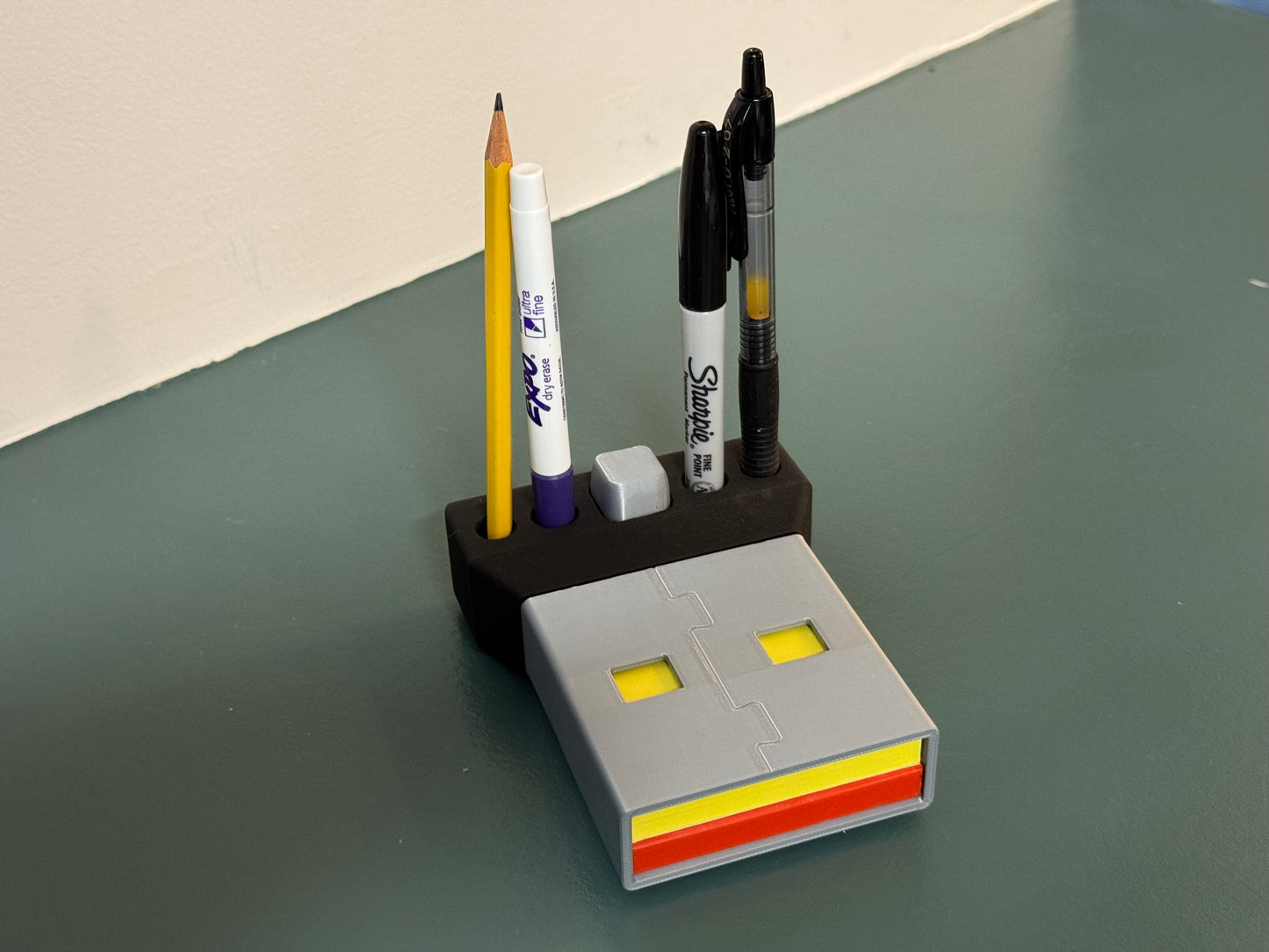 USB‑A Sticky Note Holder – Secret Storage, and Desk‑Ready Style!