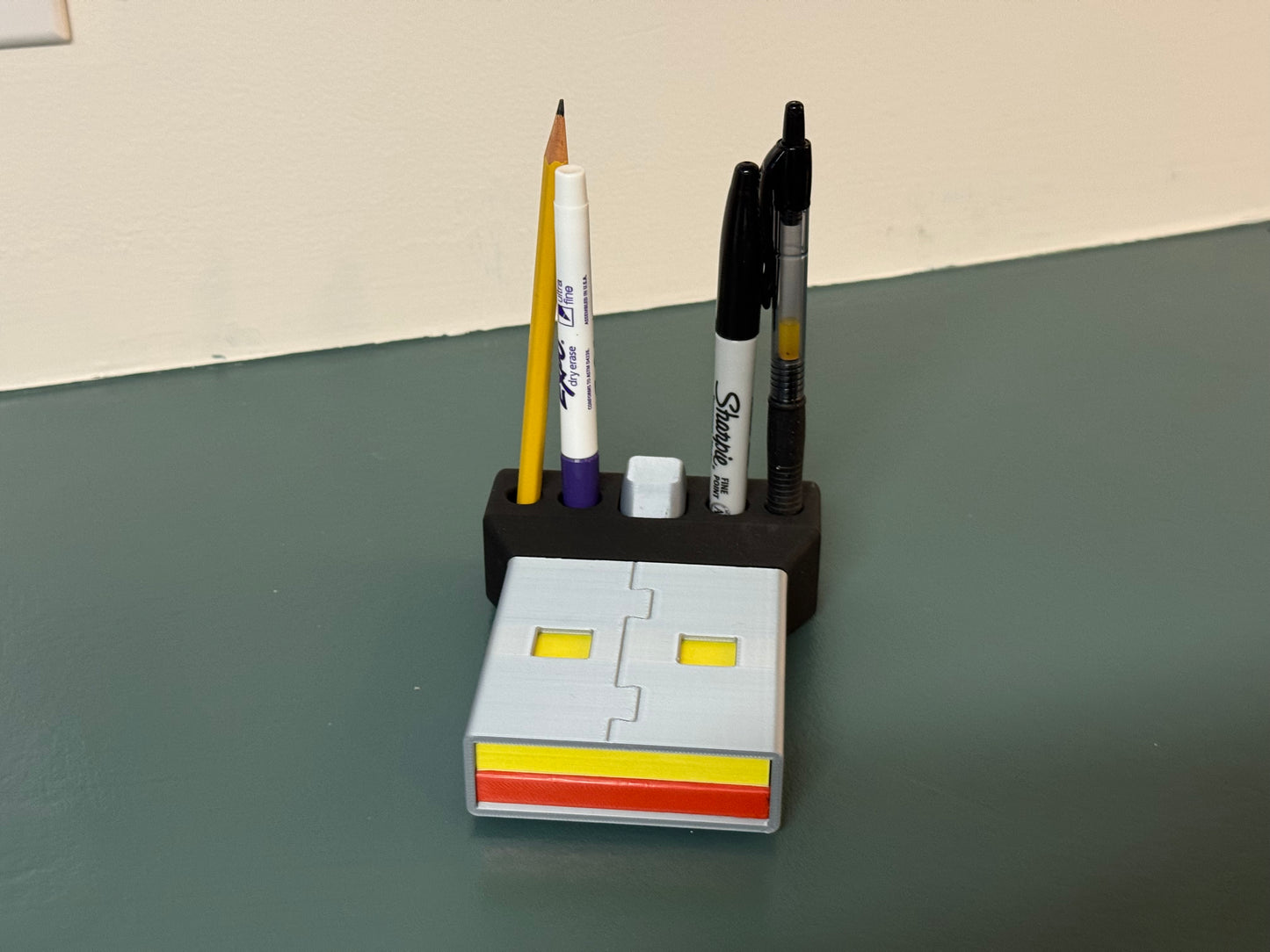 USB‑A Sticky Note Holder – Secret Storage, and Desk‑Ready Style!